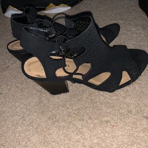Woman’s heels, size 8